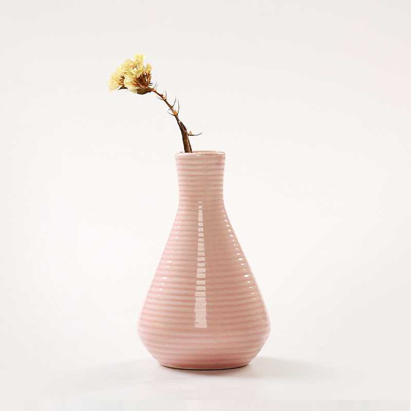 Значение вазочка. Белая ваза Джей Стронгуотер. Стильные вазы для цветов. Керамические вазочки маленькие. Стильные вазы для интерьера.