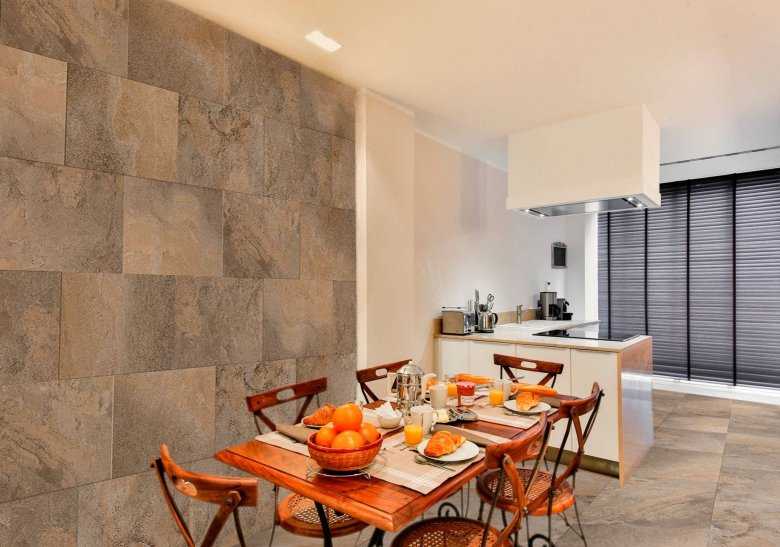 Отделка стен кухни: современные идеи, бюджетный вариант оформления стены возле обеденного стола в современном стиле, советы по декору в деревянном доме
 - 40 фото
