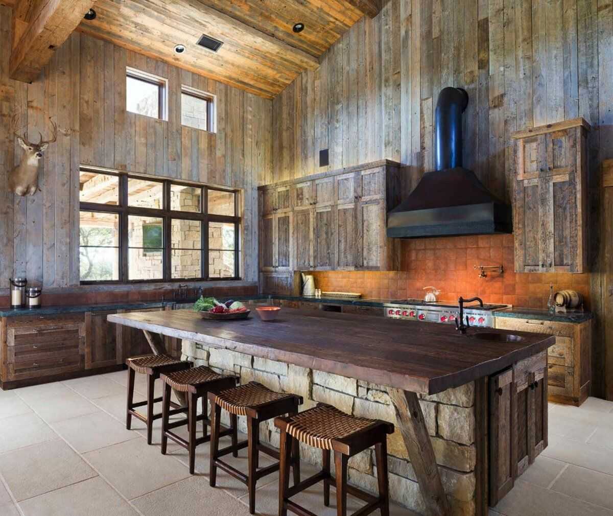 кухни в стиле шале в деревянном доме