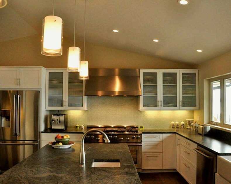 Как правильно организовать освещение на кухне: общий свет, подсветка рабочей и обеденной зоны, 110+ реальных фото примеров